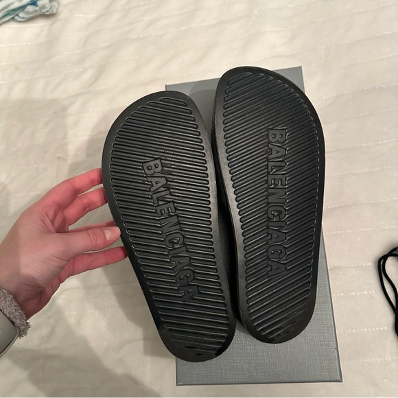 BALENCIAGA RUBBER LOGO POOL SLIDES - BLACK - Picture 3 of 6